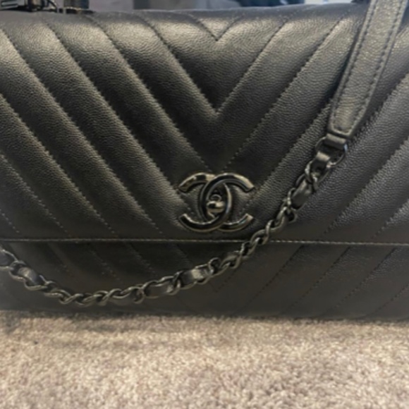 CHANEL Caviar Chevron Quilted Coco Handle - Picture 9 of 10